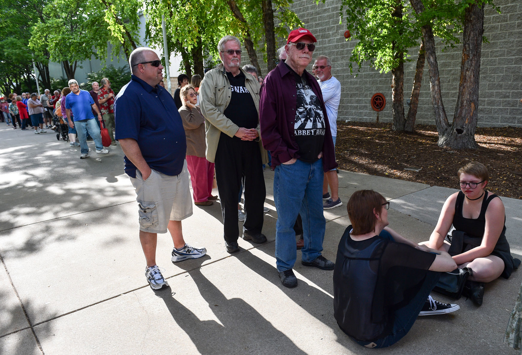061219-McCartney-Fans-002a.jpg